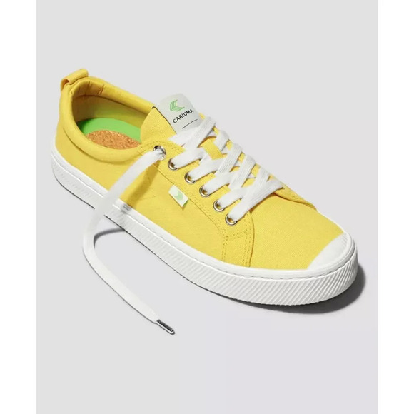 Cariuma OCA Low Canvas Sneaker - Picture 1 of 8